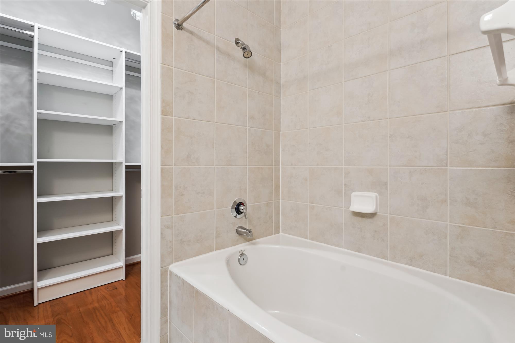 309 HOLLAND LANE 322