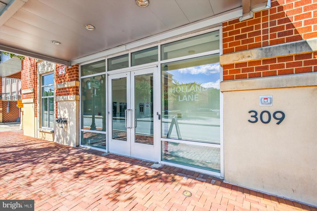 309 HOLLAND LANE 322