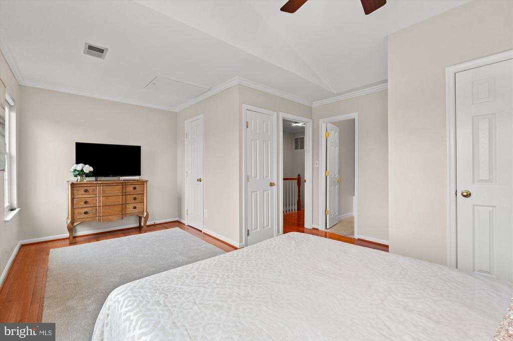 6 W GLEBE ROAD