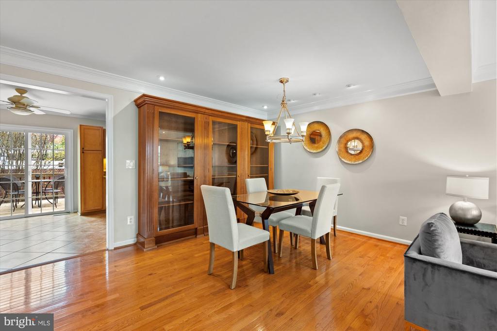 6 W GLEBE ROAD