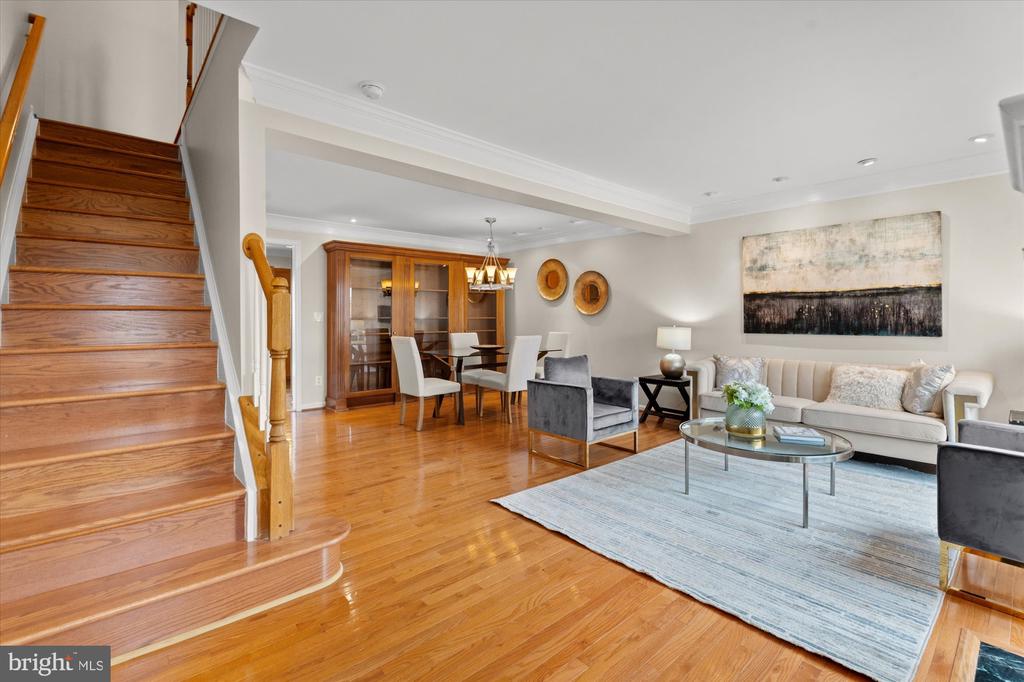 6 W GLEBE ROAD