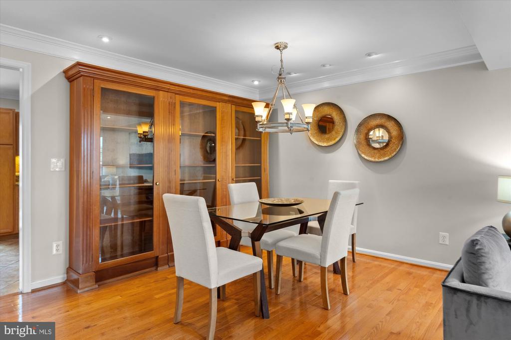 6 W GLEBE ROAD