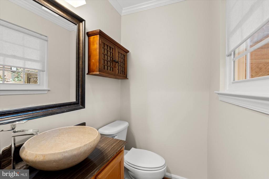 6 W GLEBE ROAD