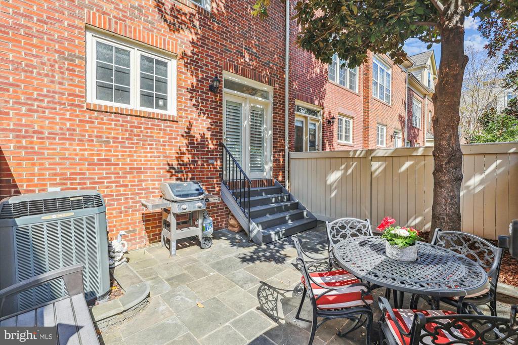 817 WATER PLACE