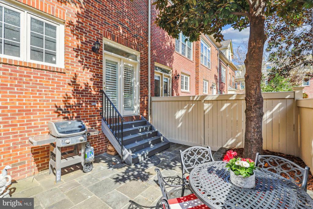 817 WATER PLACE