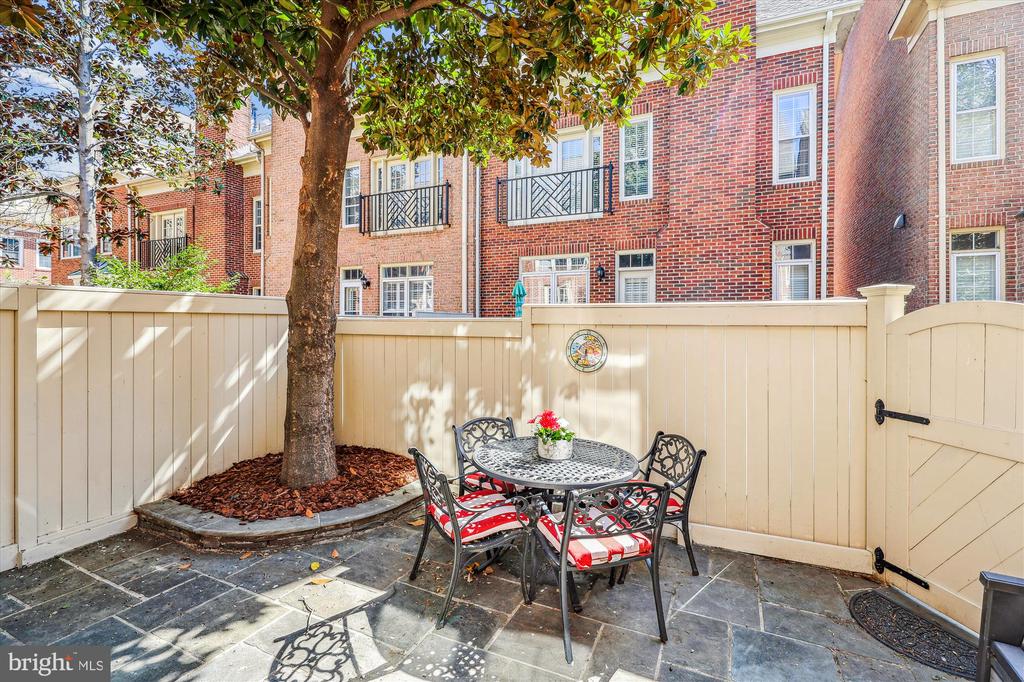 817 WATER PLACE