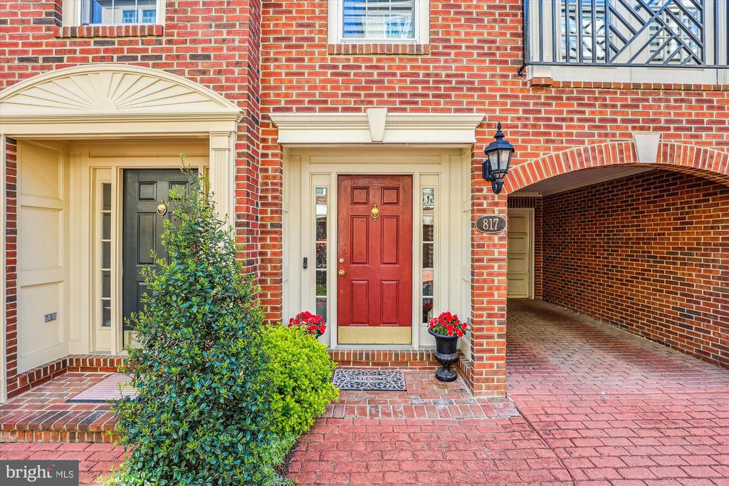 817 WATER PLACE