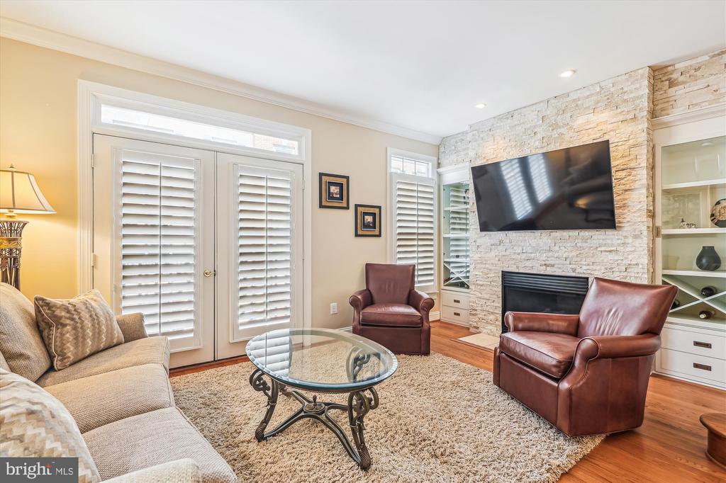 817 WATER PLACE
