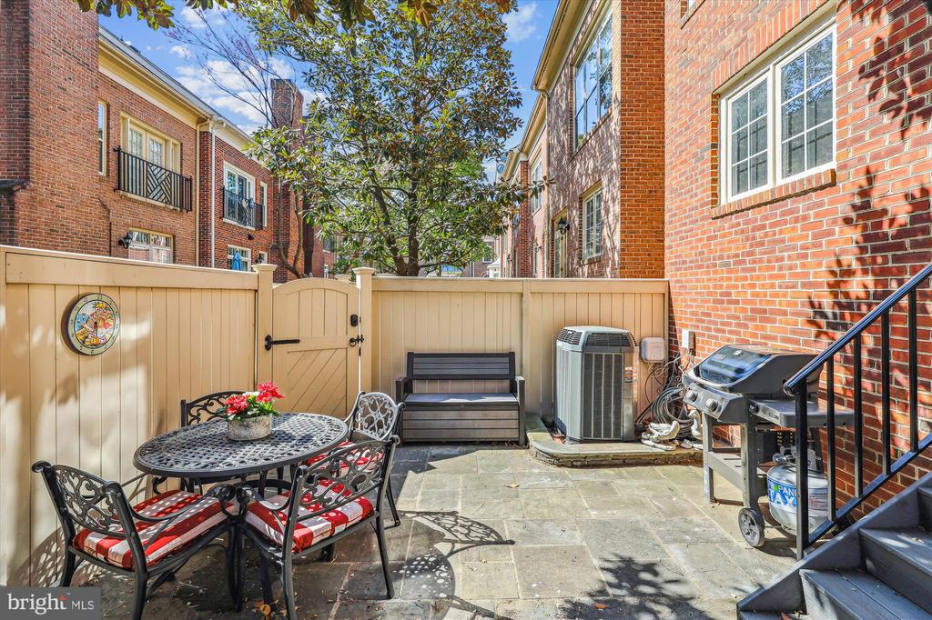 817 WATER PLACE