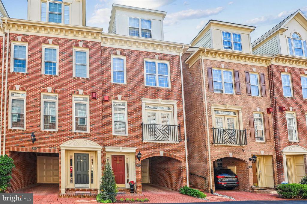 817 WATER PLACE