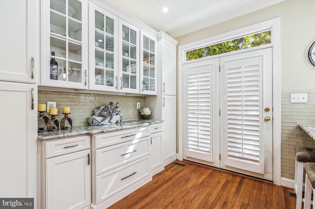 817 WATER PLACE