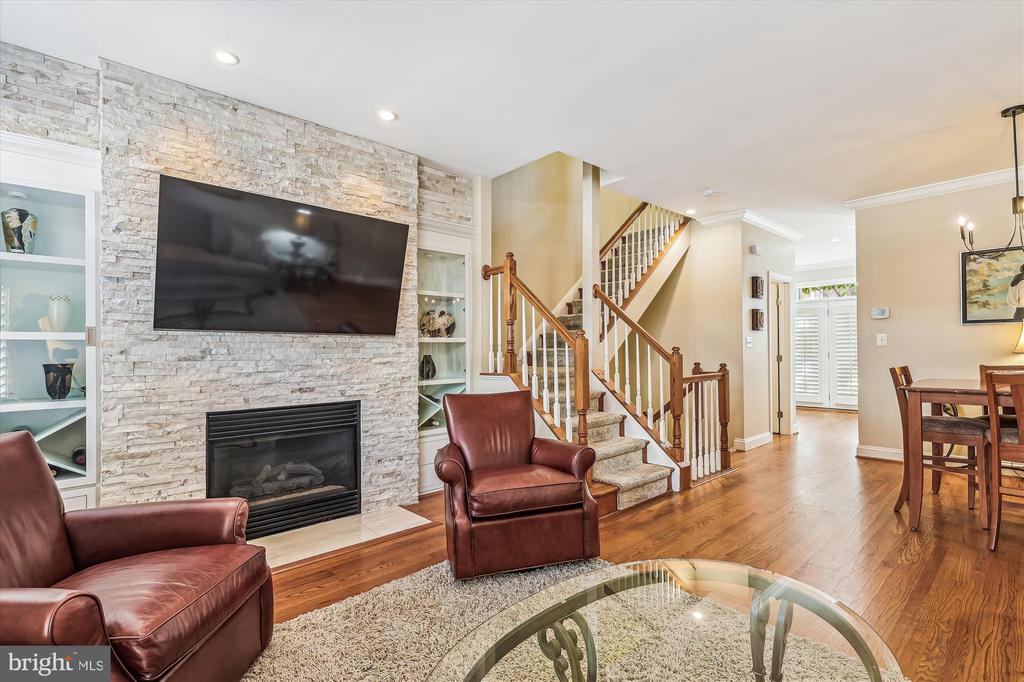 817 WATER PLACE