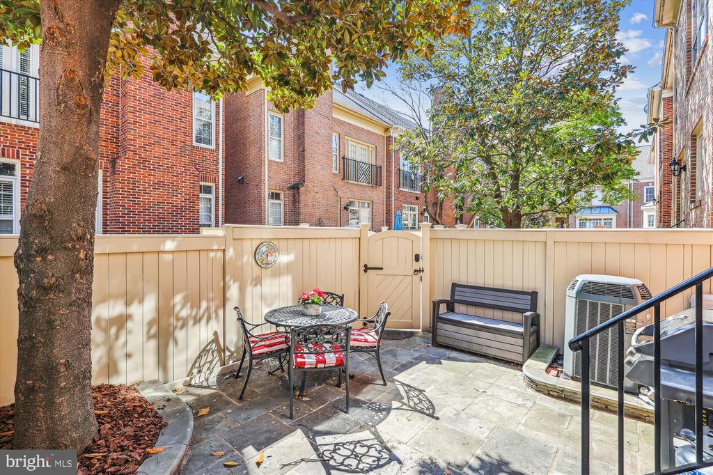 817 WATER PLACE