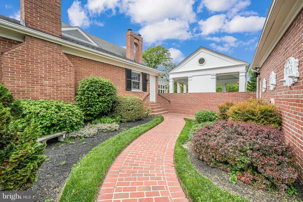 1419 JANNEYS LANE