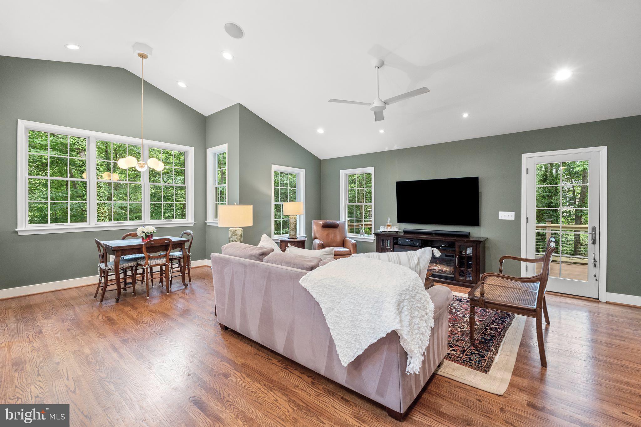 4812 MAURY LANE