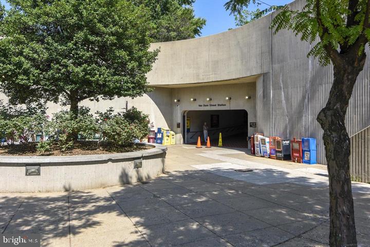 200 N PICKETT STREET 807