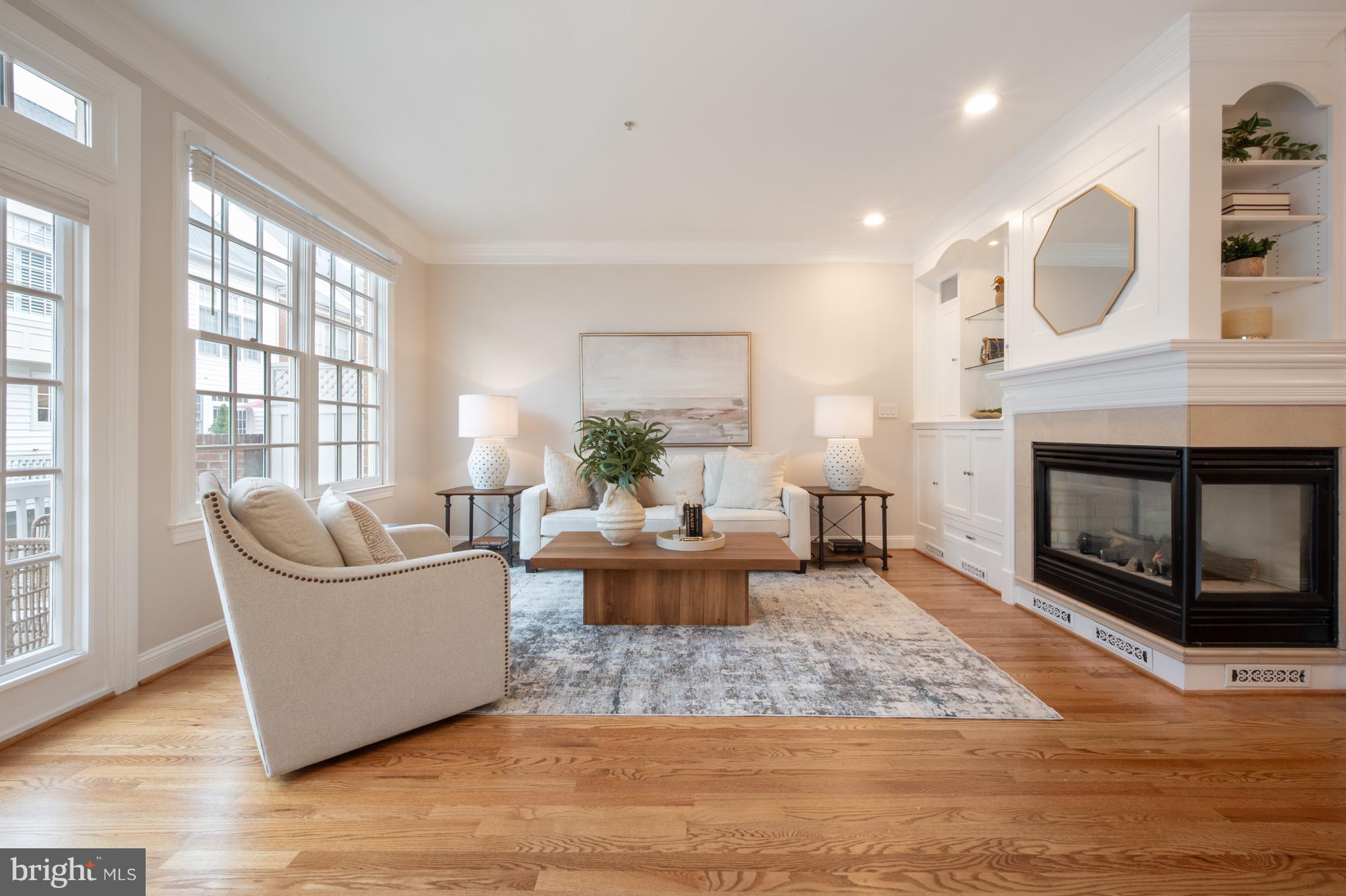 1225 ROUNDHOUSE LANE