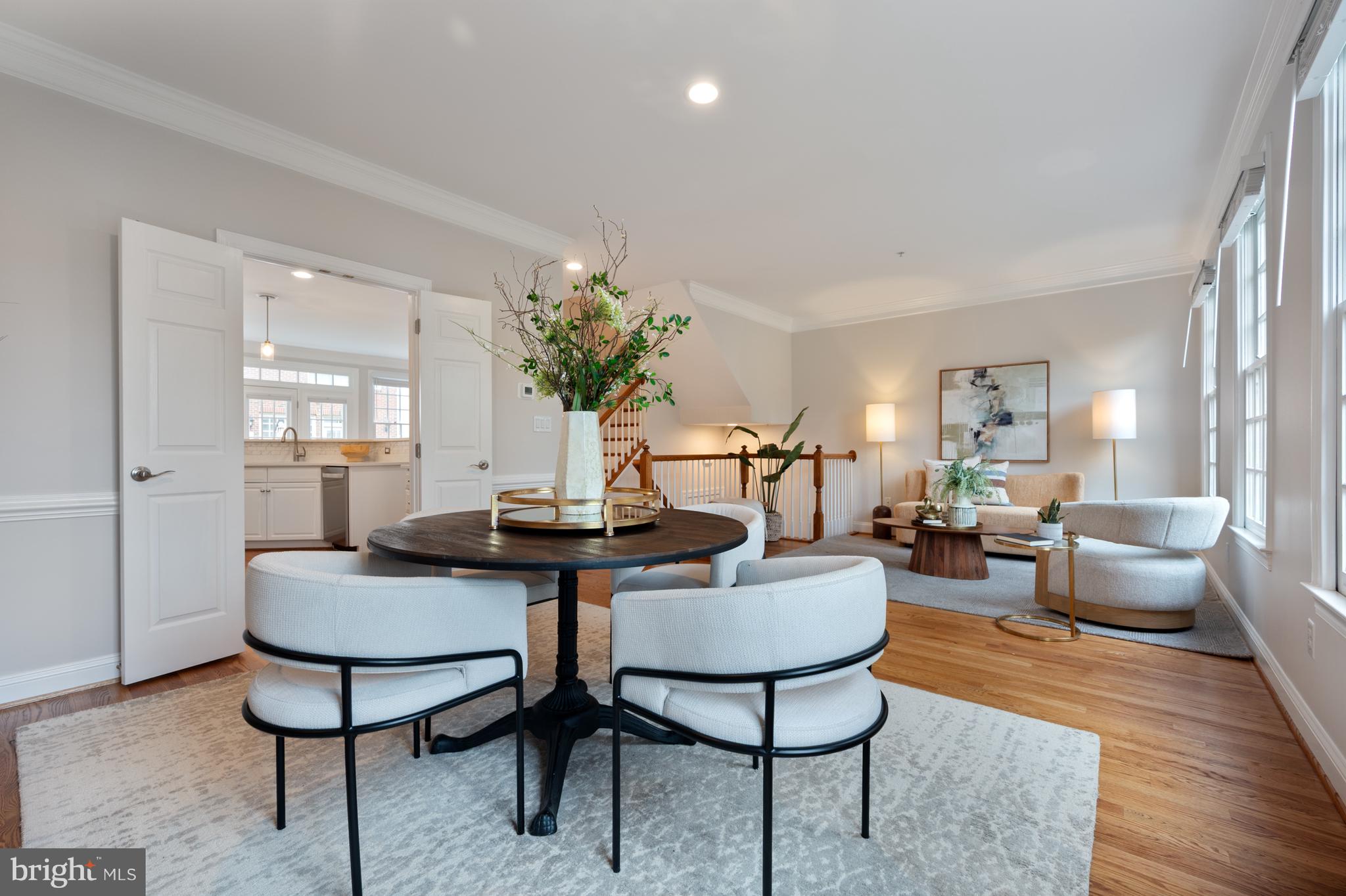 1225 ROUNDHOUSE LANE
