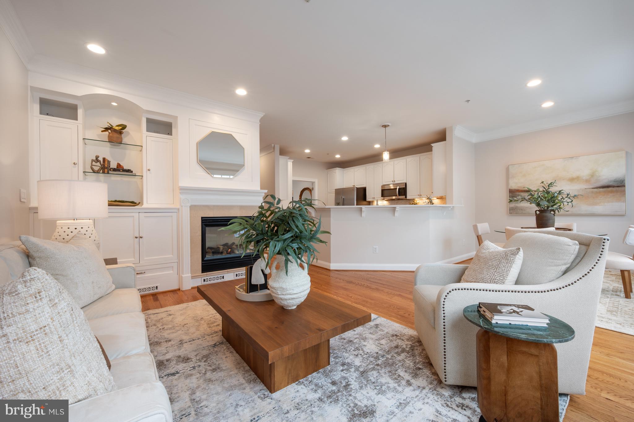 1225 ROUNDHOUSE LANE