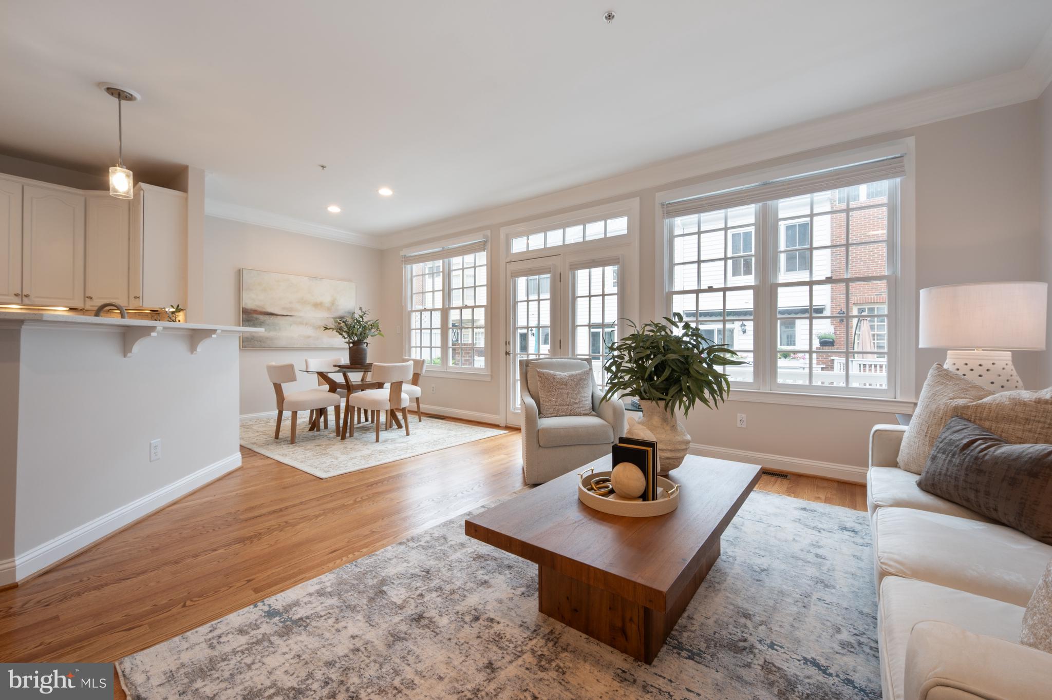 1225 ROUNDHOUSE LANE