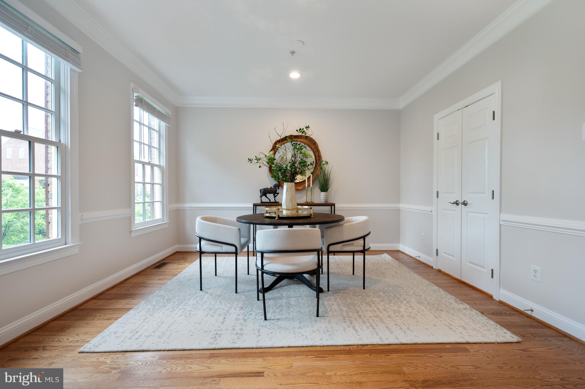 1225 ROUNDHOUSE LANE