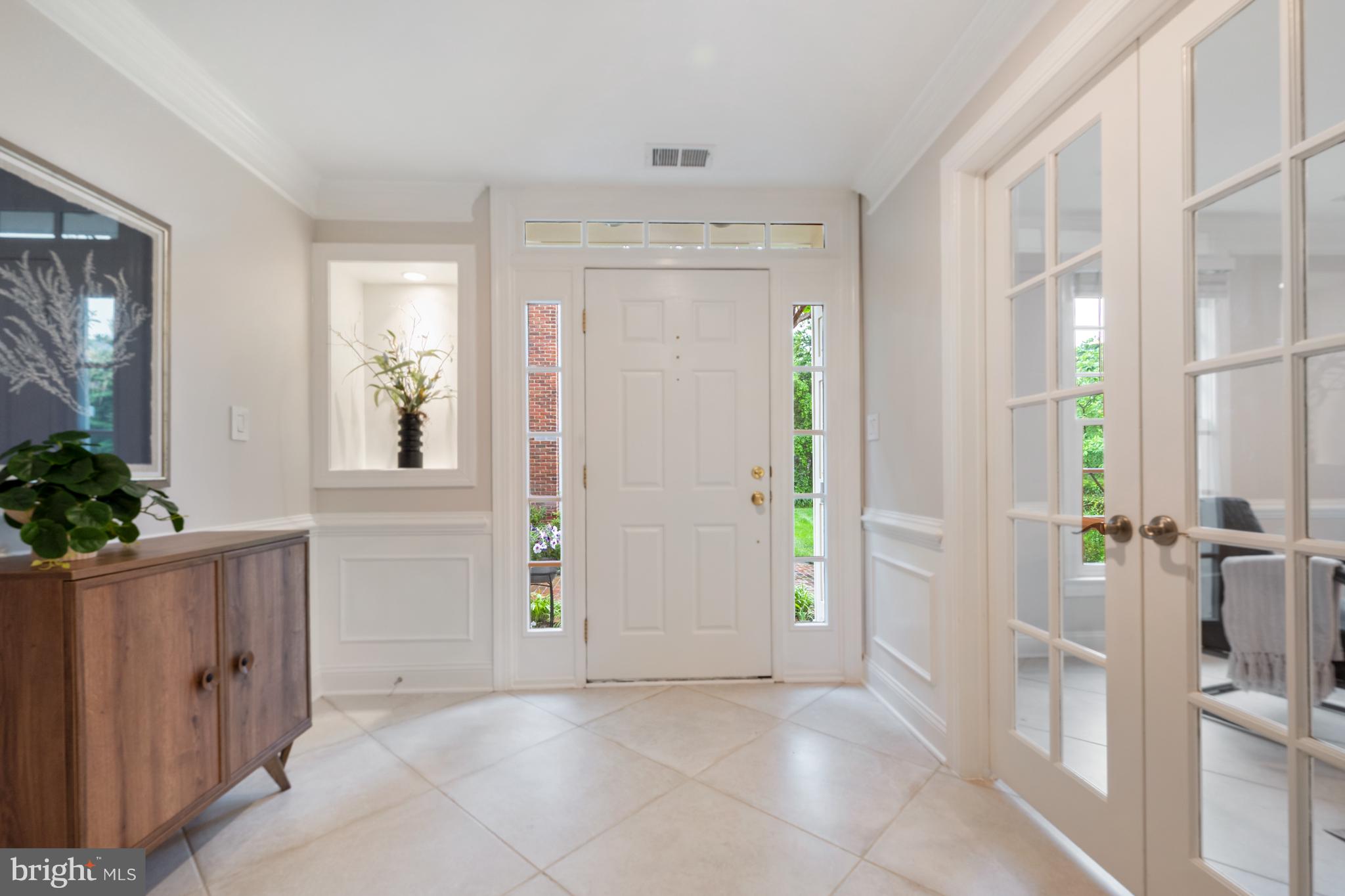 1225 ROUNDHOUSE LANE