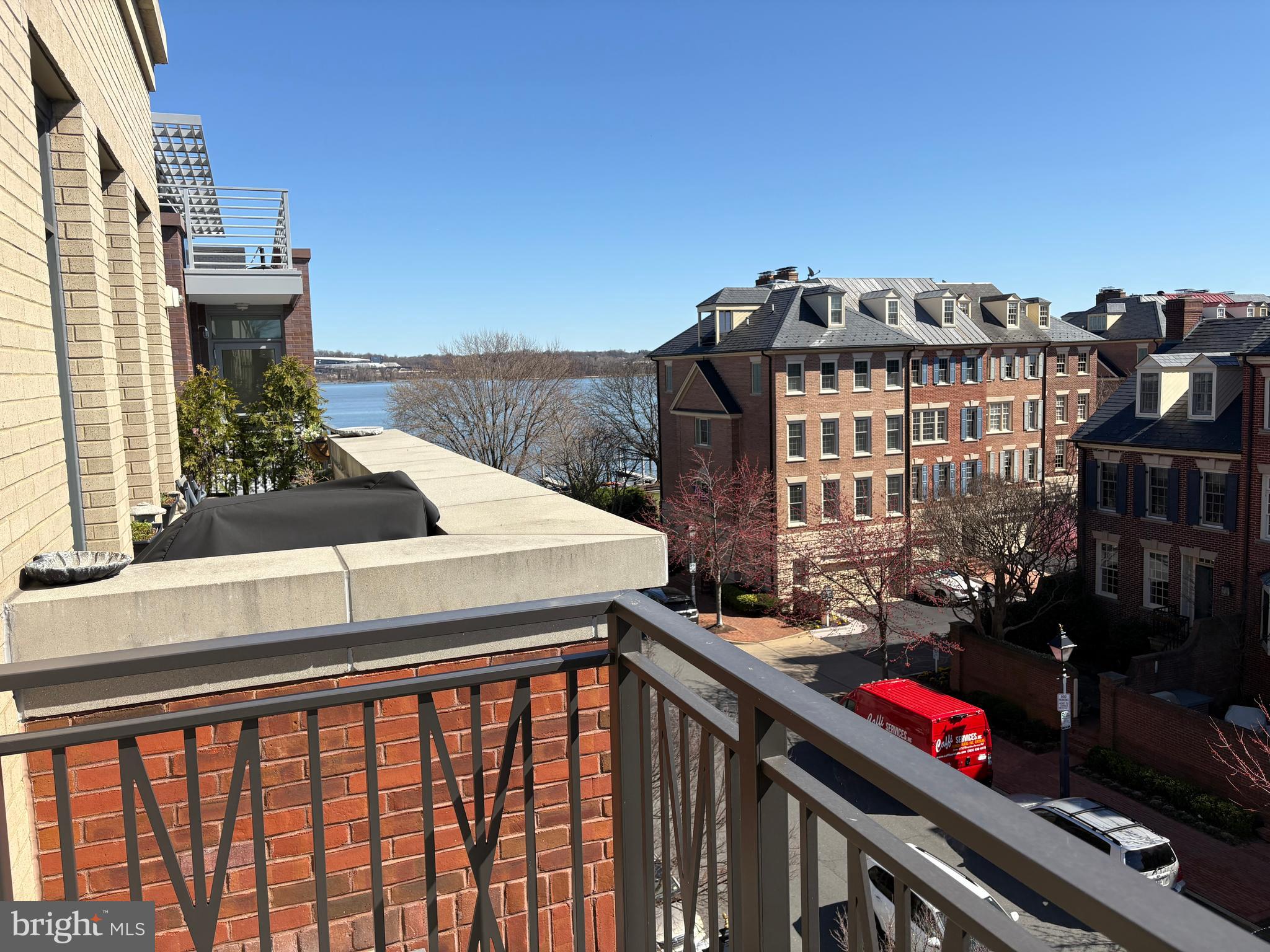 16 BAKERS WALK 404