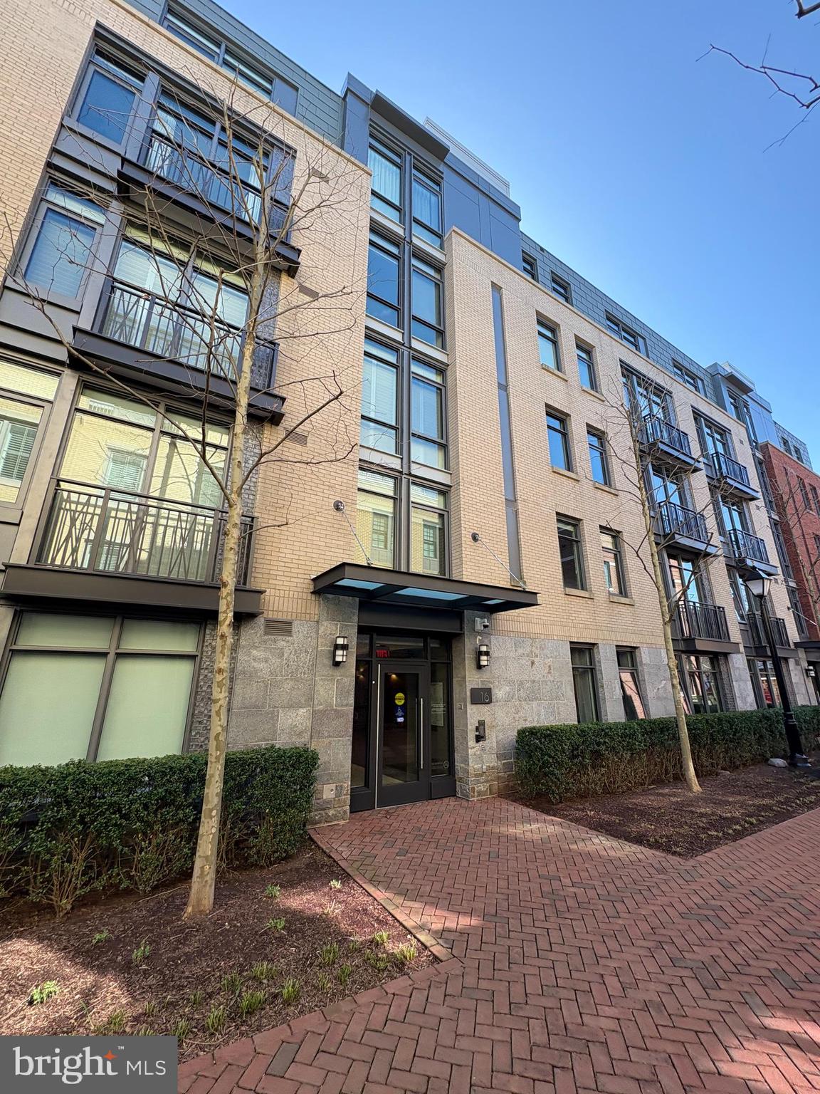 16 BAKERS WALK 404