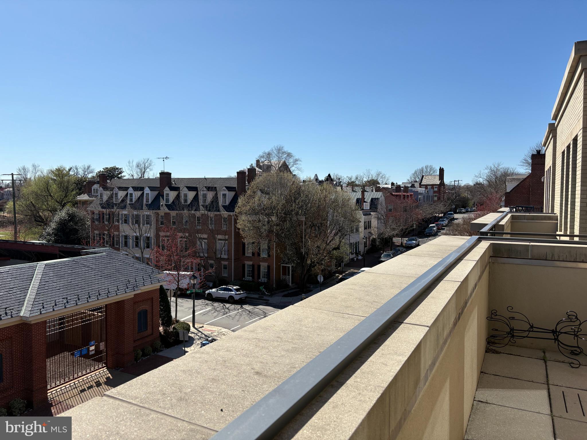 16 BAKERS WALK 404