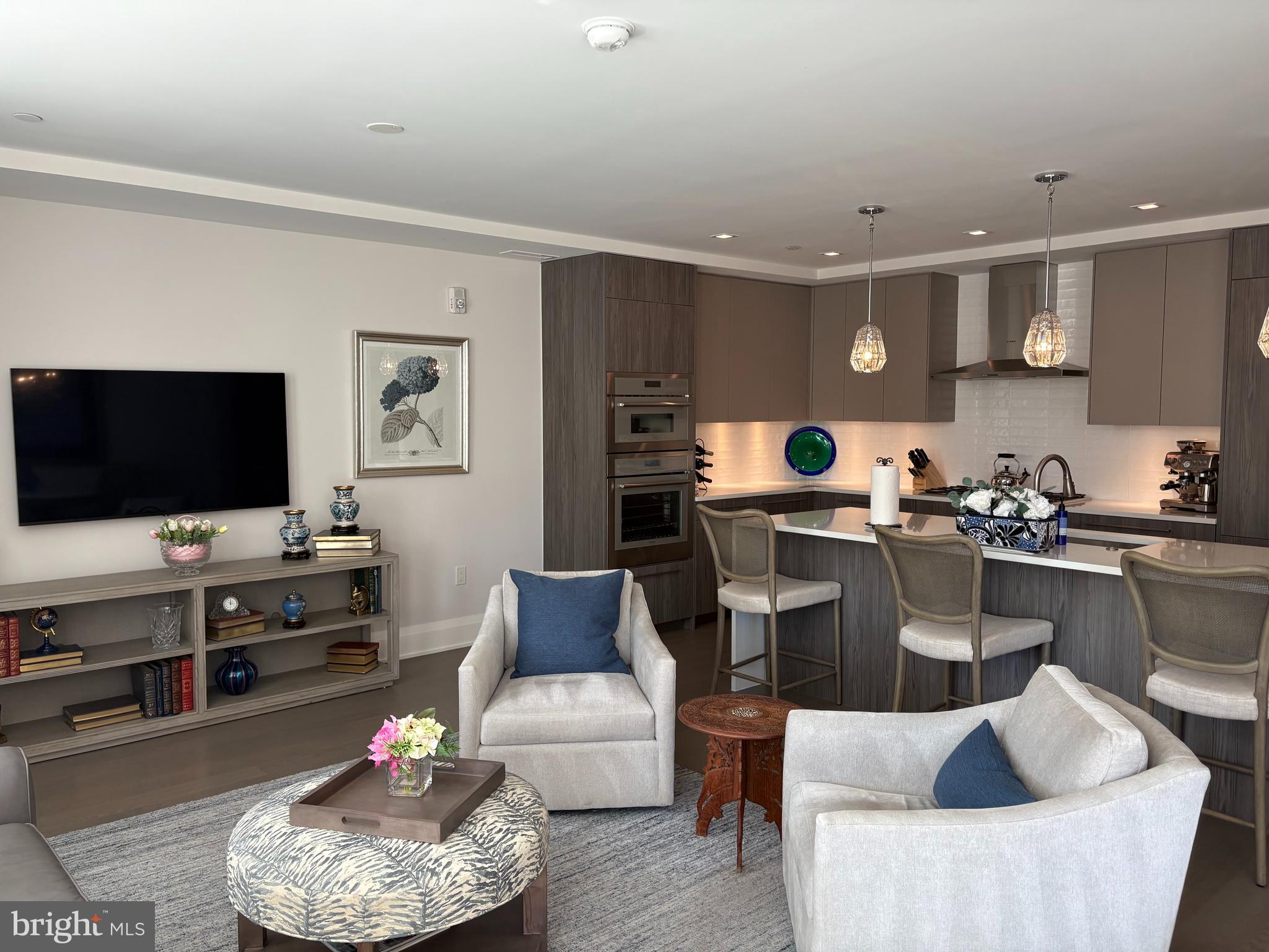 16 BAKERS WALK 404
