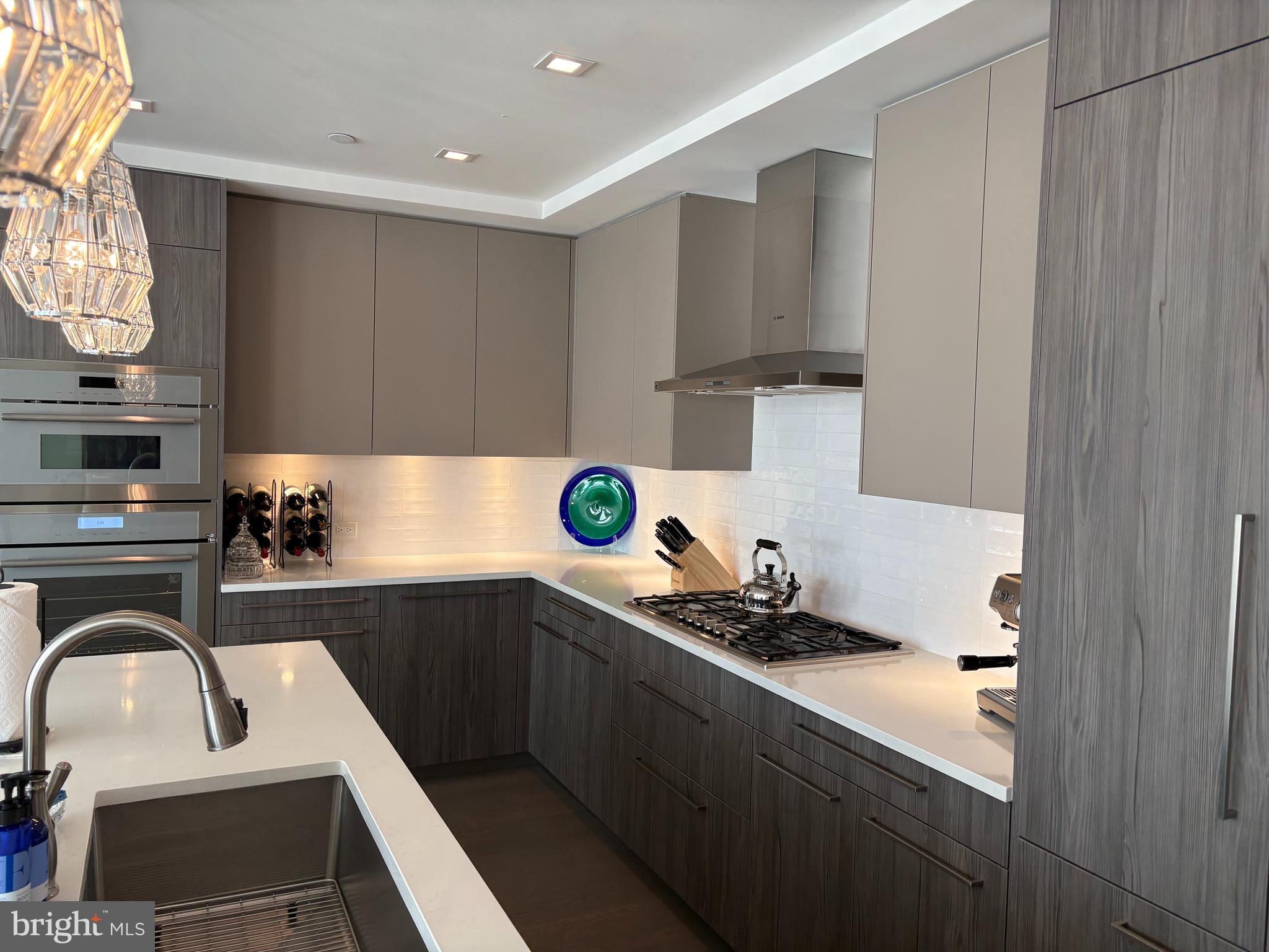 16 BAKERS WALK 404