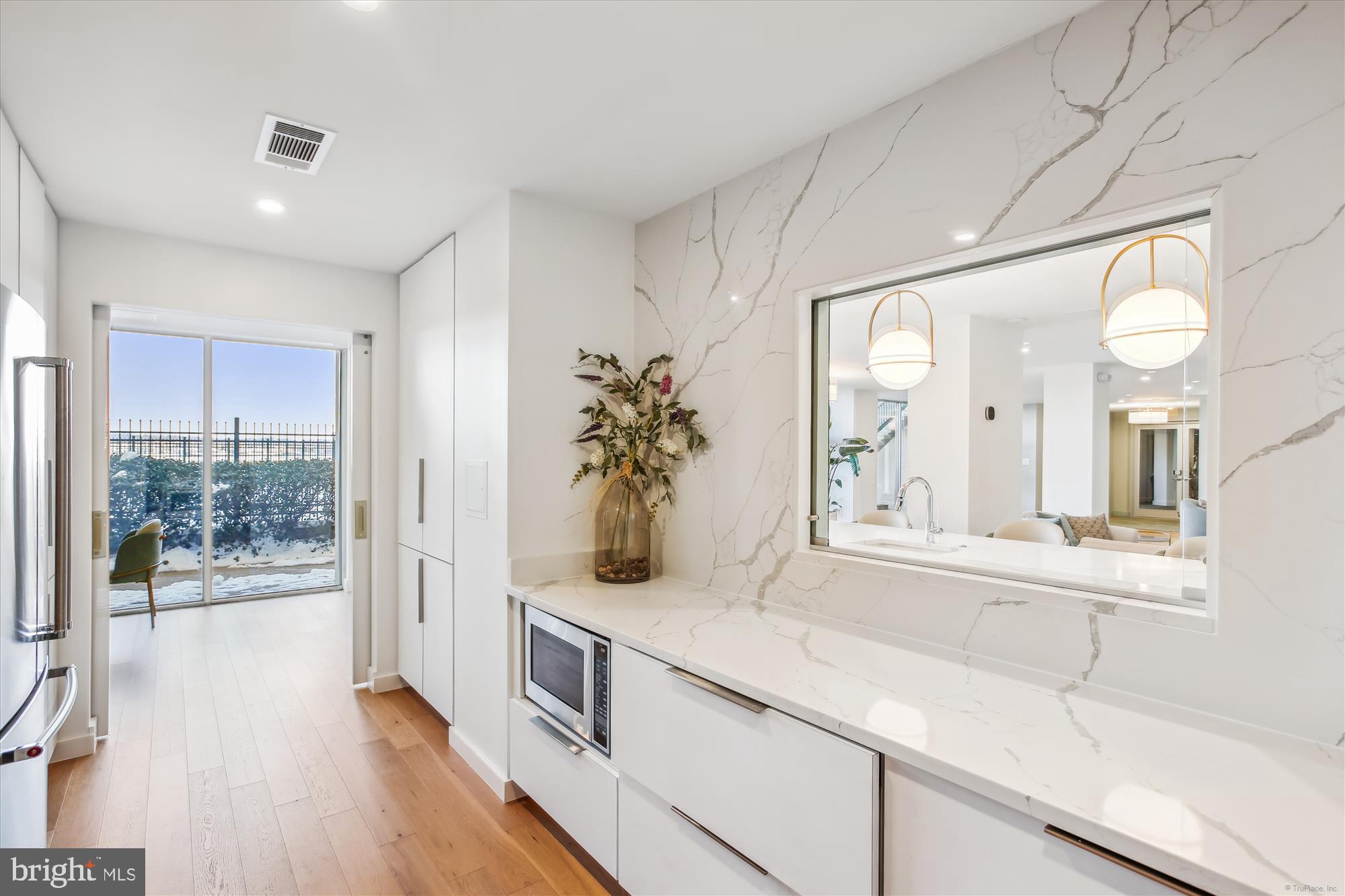 501 SLATERS LANE 316