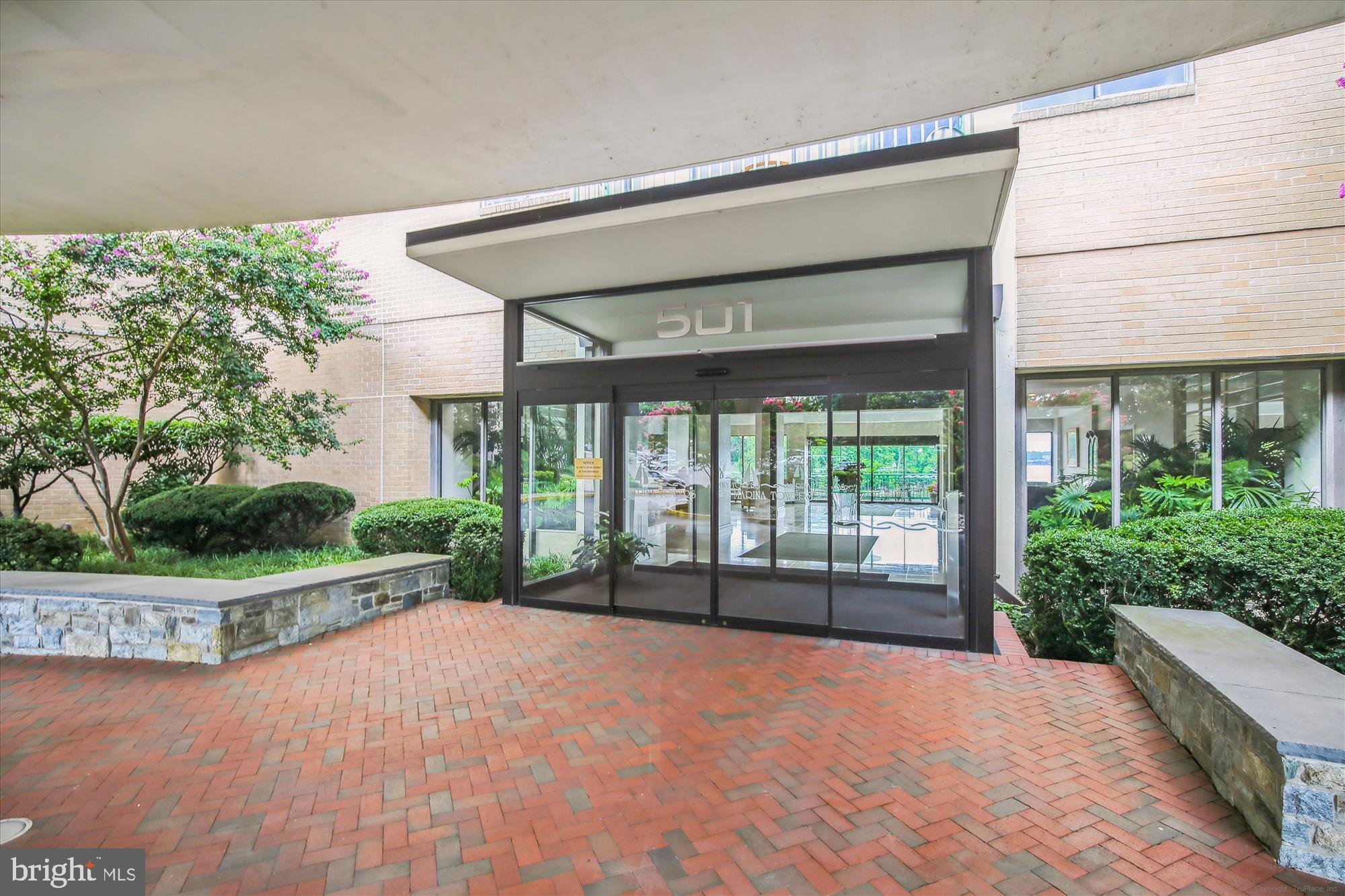 501 SLATERS LANE 316