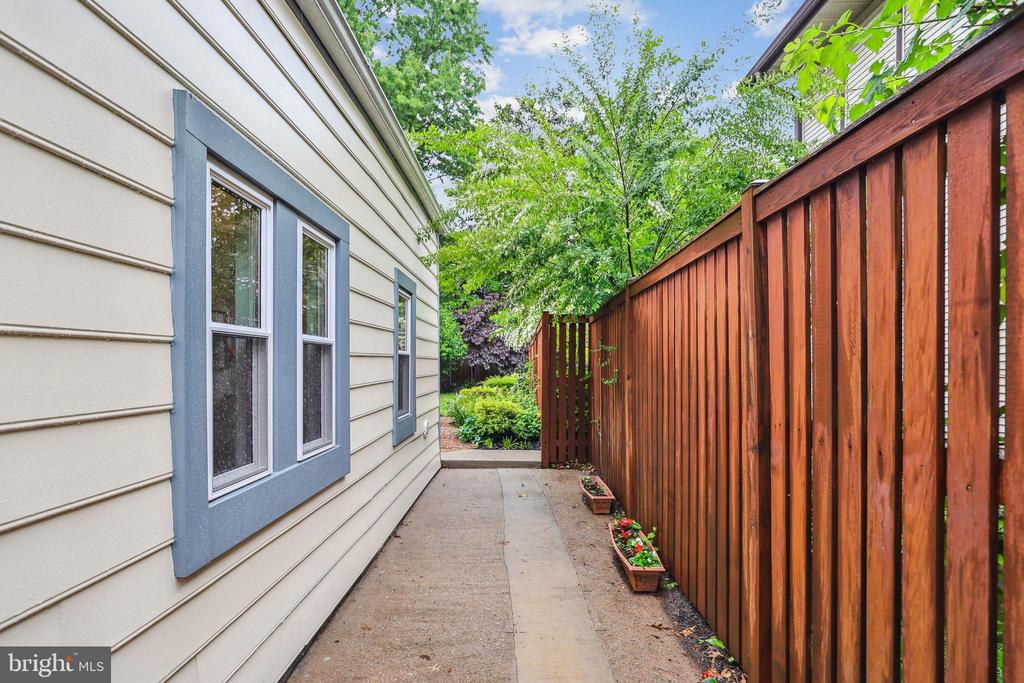 104 E OXFORD AVENUE