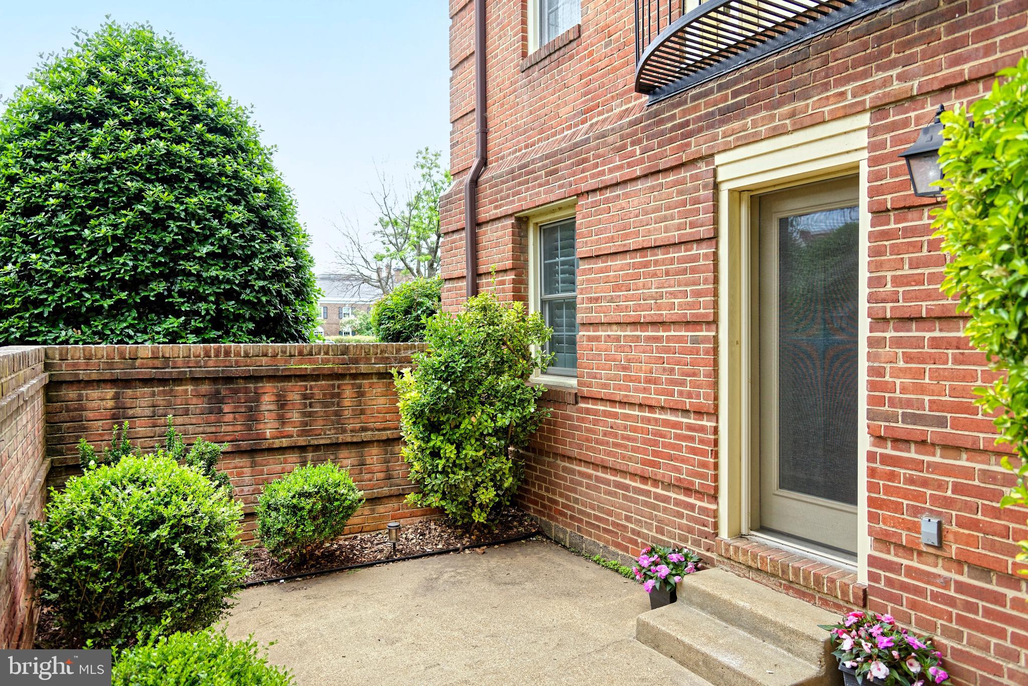 1107 N PITT STREET 1B