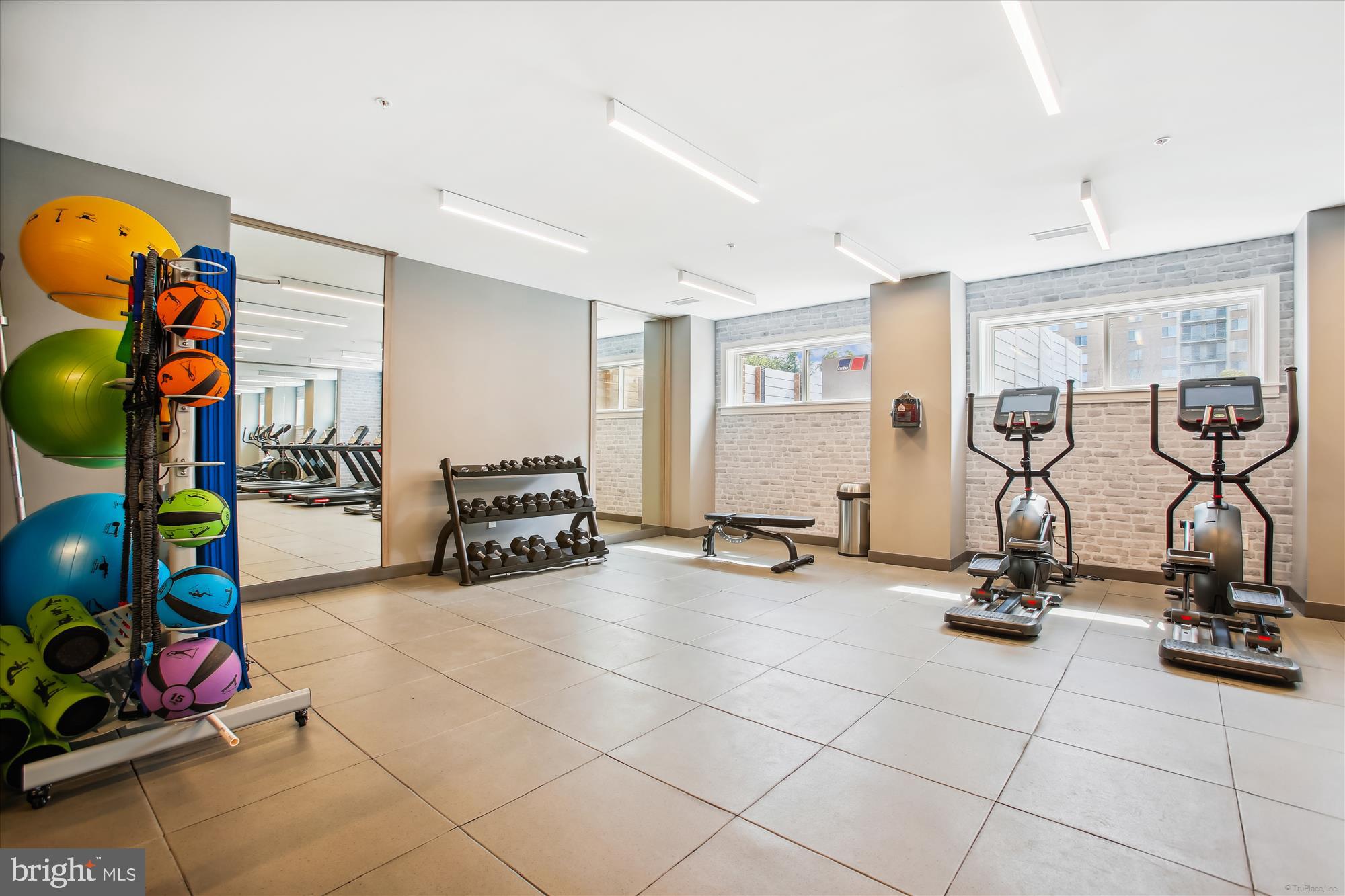 625 SLATERS LANE 407