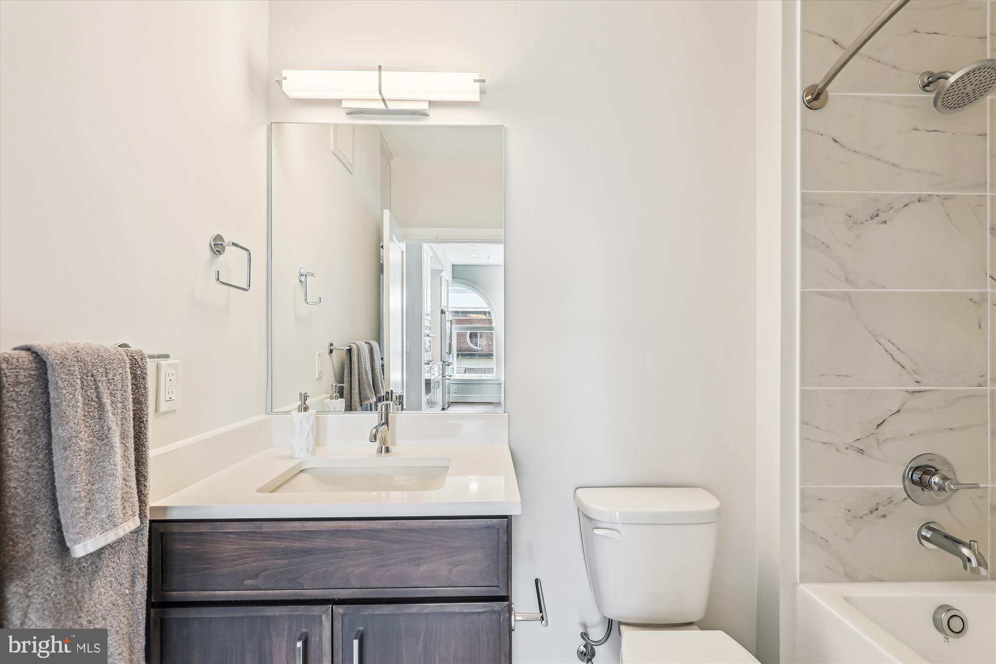 625 SLATERS LANE 407