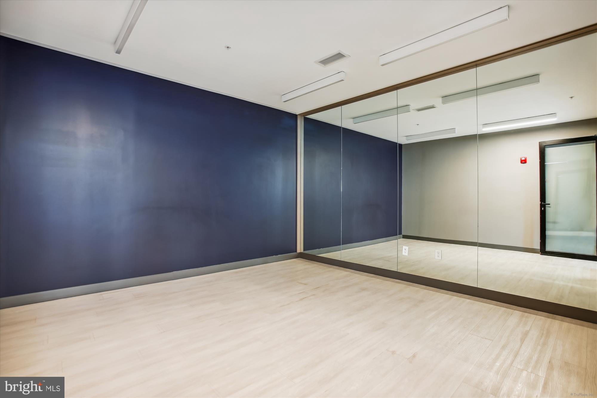 625 SLATERS LANE 407