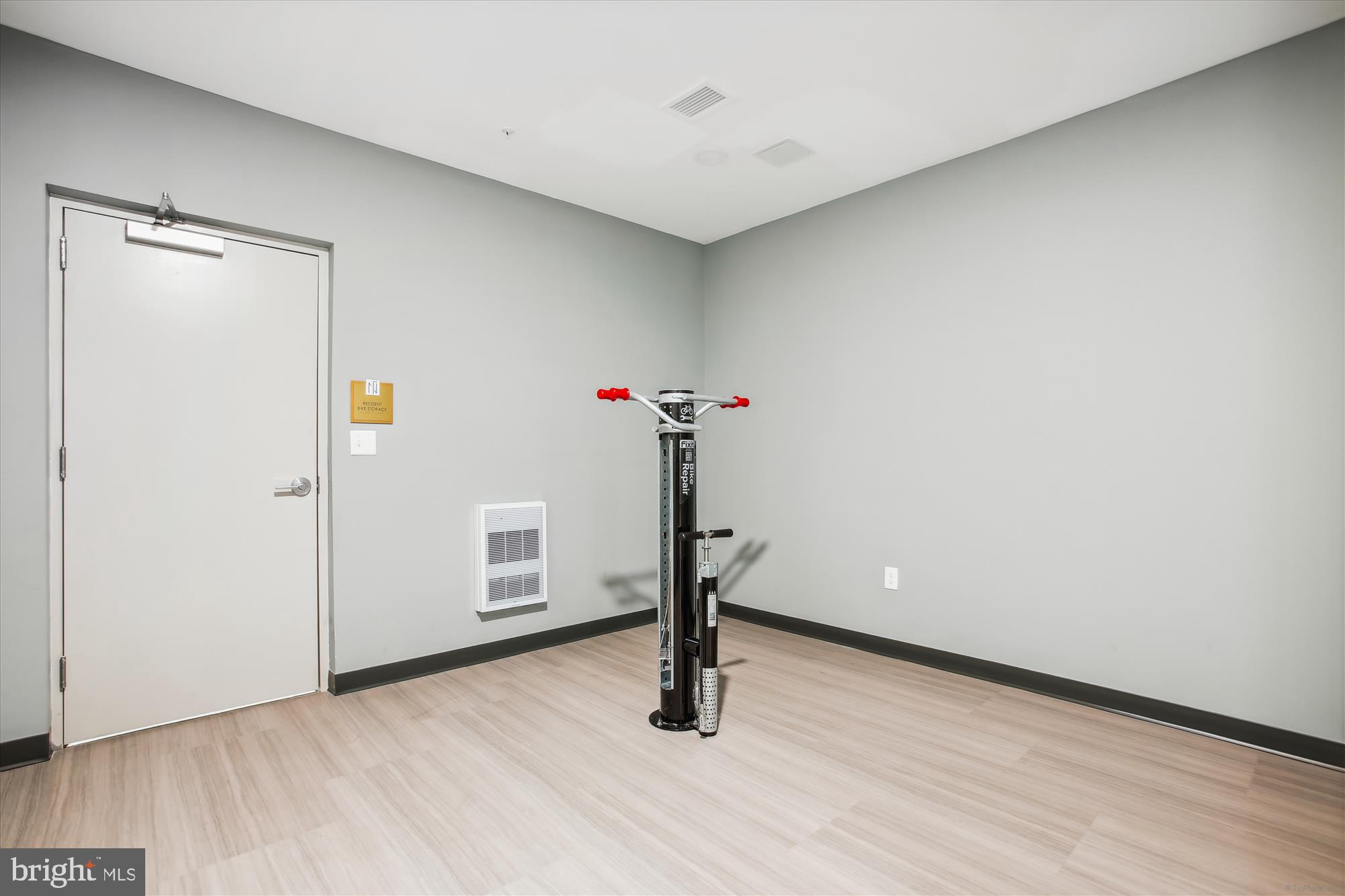 625 SLATERS LANE 407