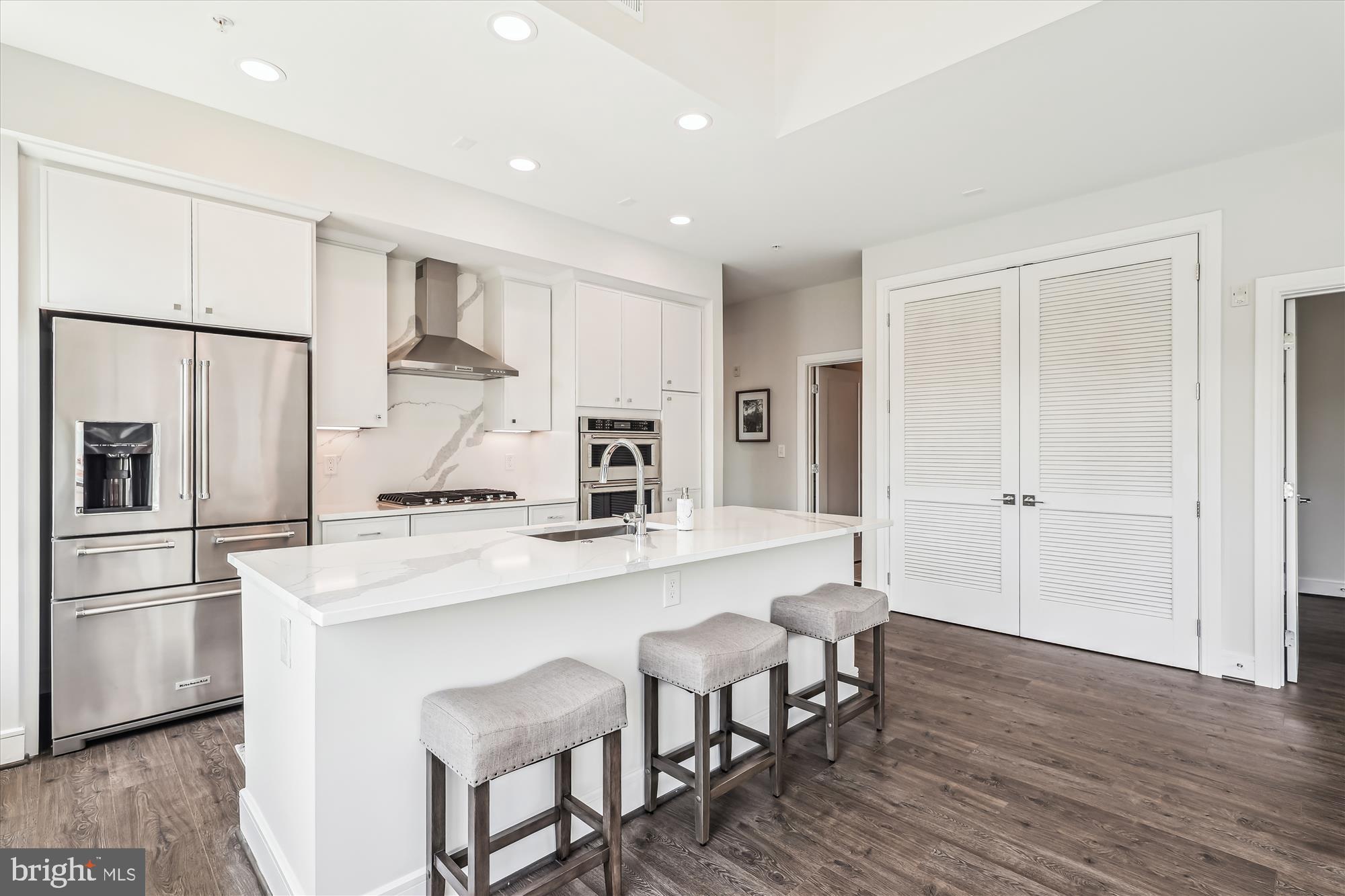 625 SLATERS LANE 407