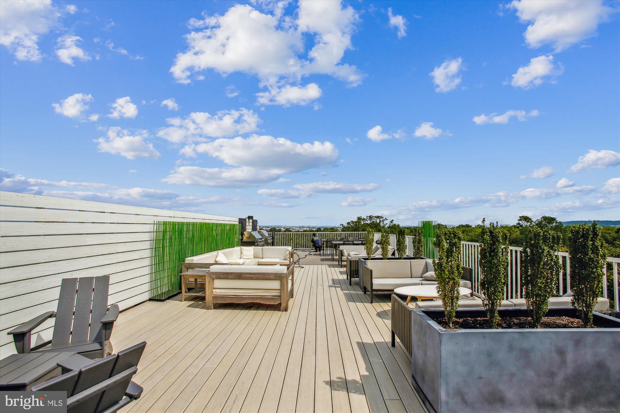 625 SLATERS LANE 407