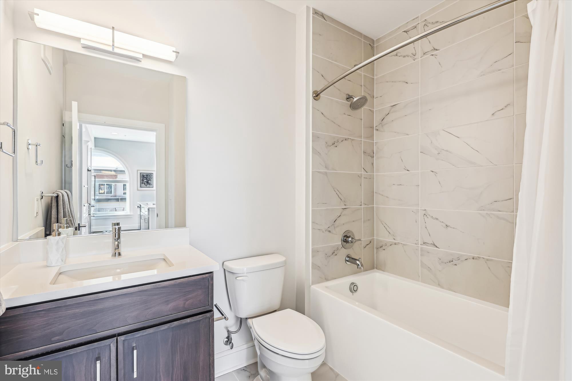 625 SLATERS LANE 407