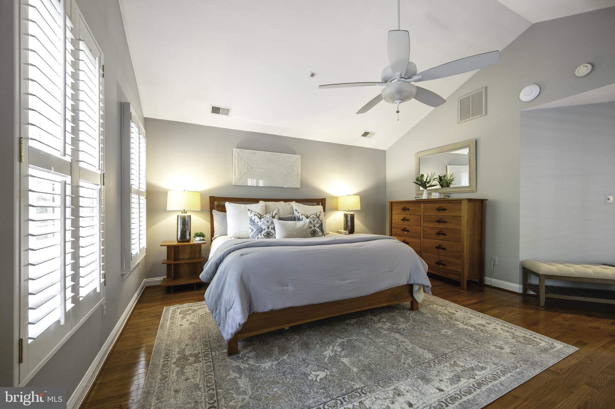 1106 ROUNDHOUSE LANE