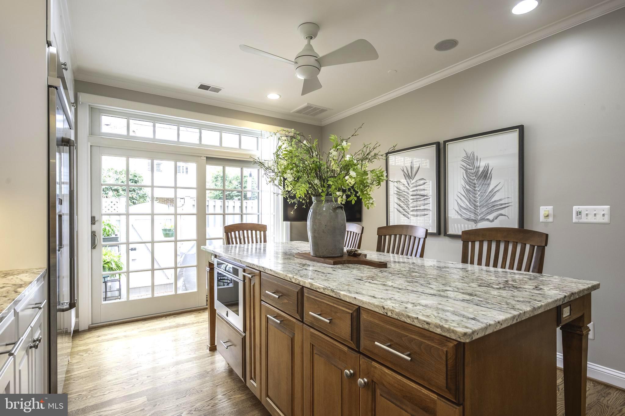 1106 ROUNDHOUSE LANE