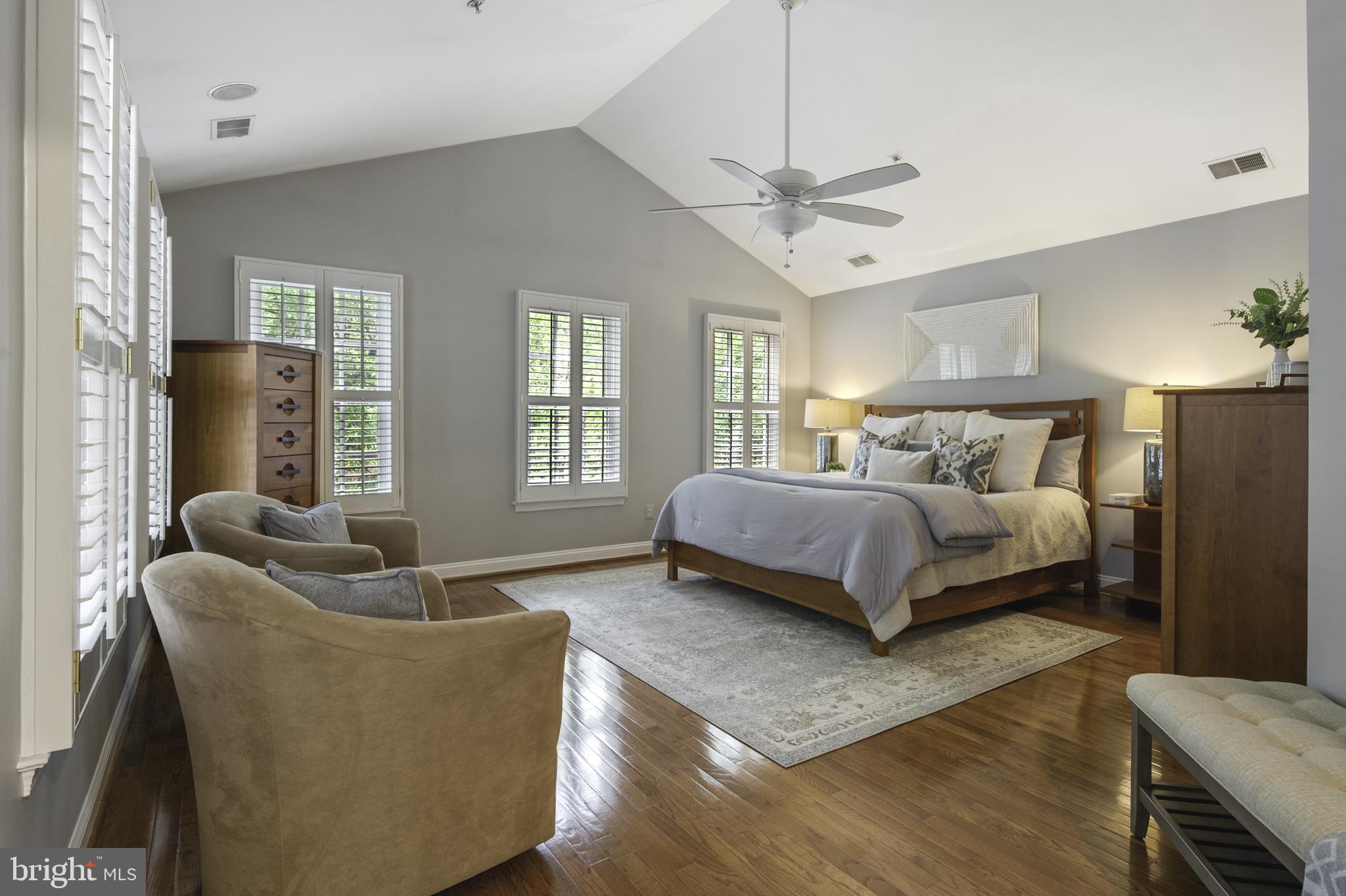 1106 ROUNDHOUSE LANE