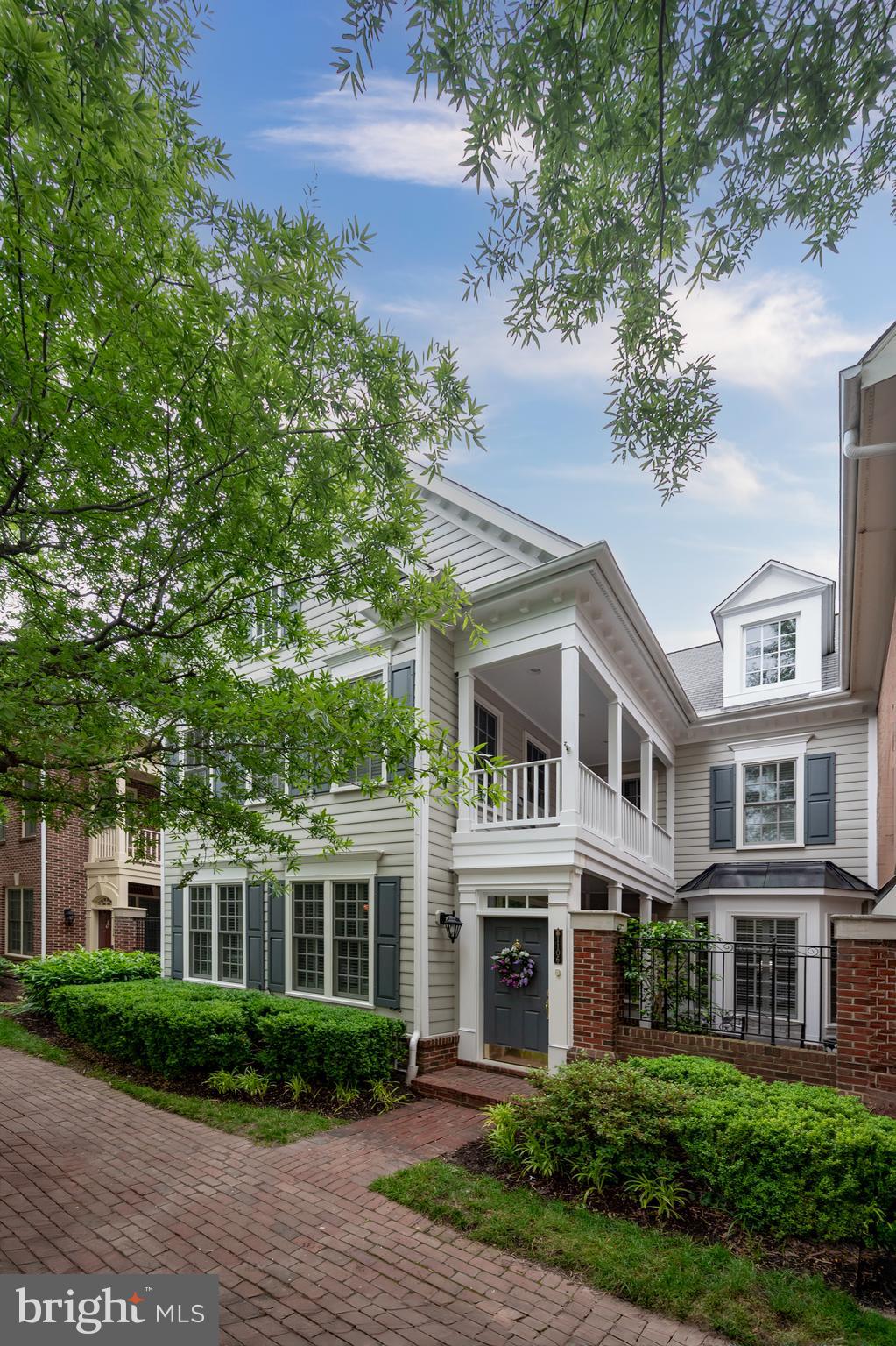 1106 ROUNDHOUSE LANE
