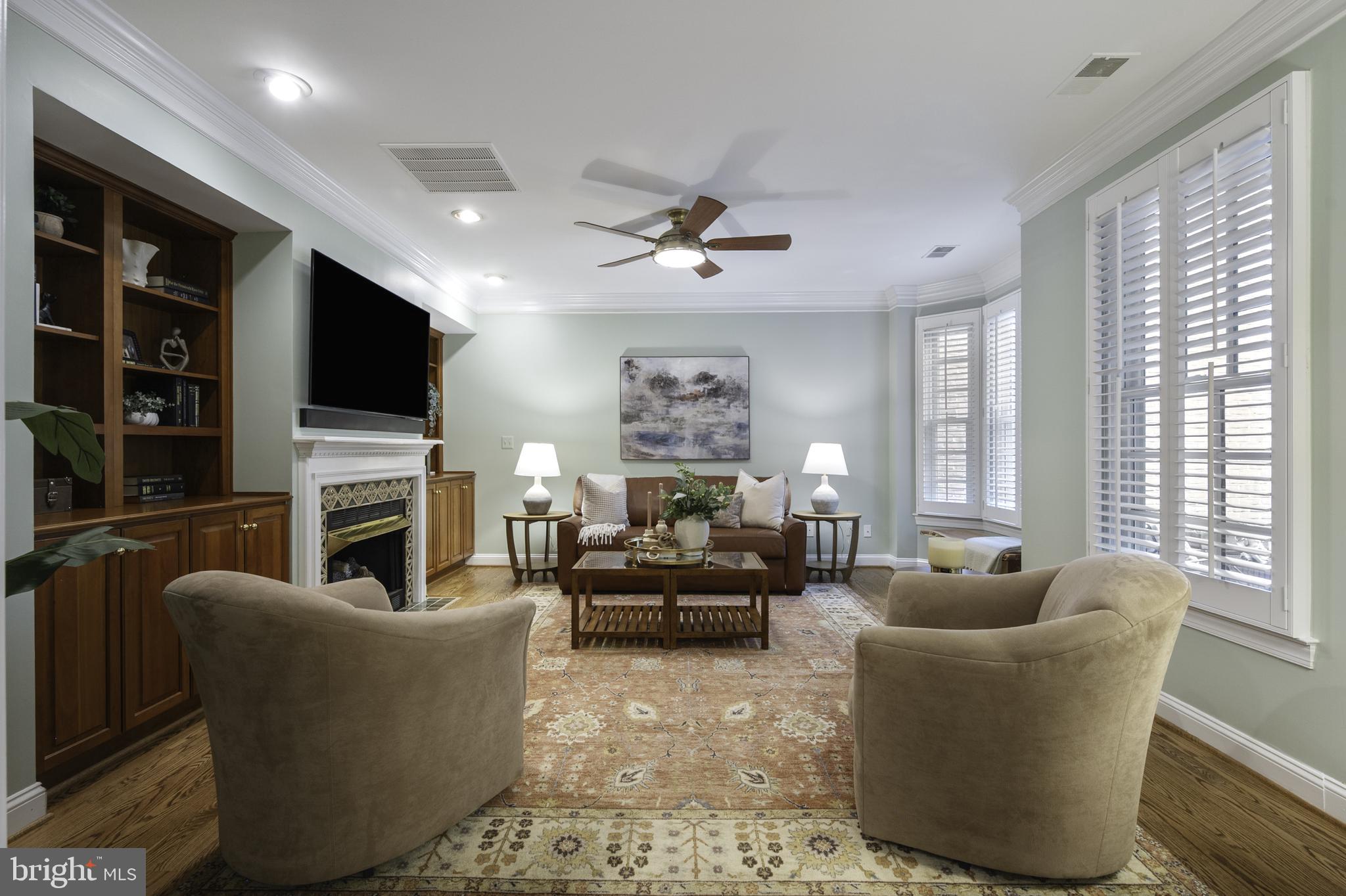 1106 ROUNDHOUSE LANE