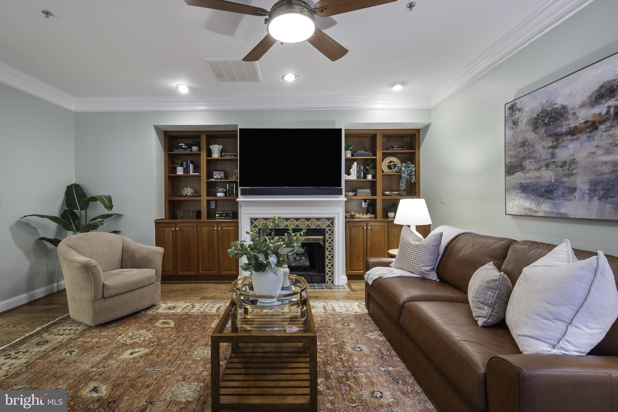 1106 ROUNDHOUSE LANE