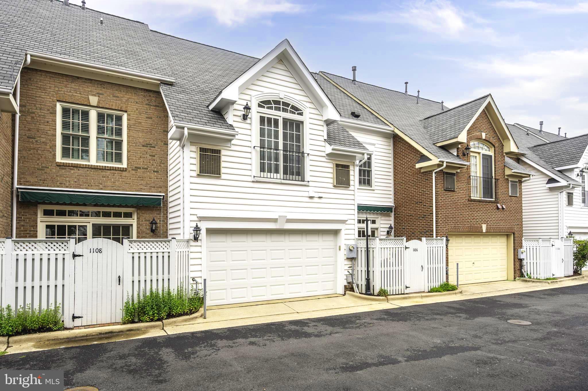 1106 ROUNDHOUSE LANE