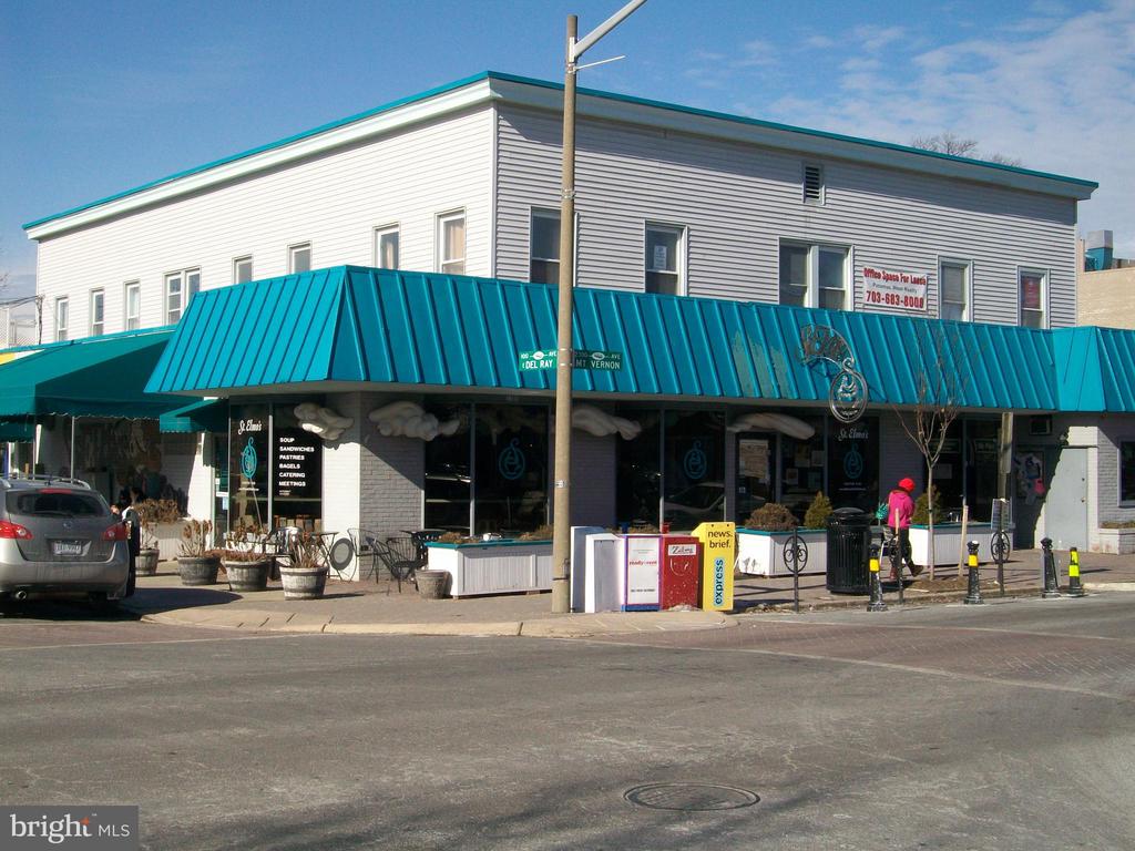306 E OAK STREET